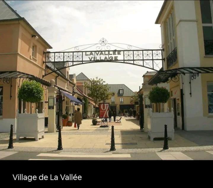 Appartement 2 Pieces 5Min Gare Val D'Europe Parking Inclus Montévrain Esterno foto